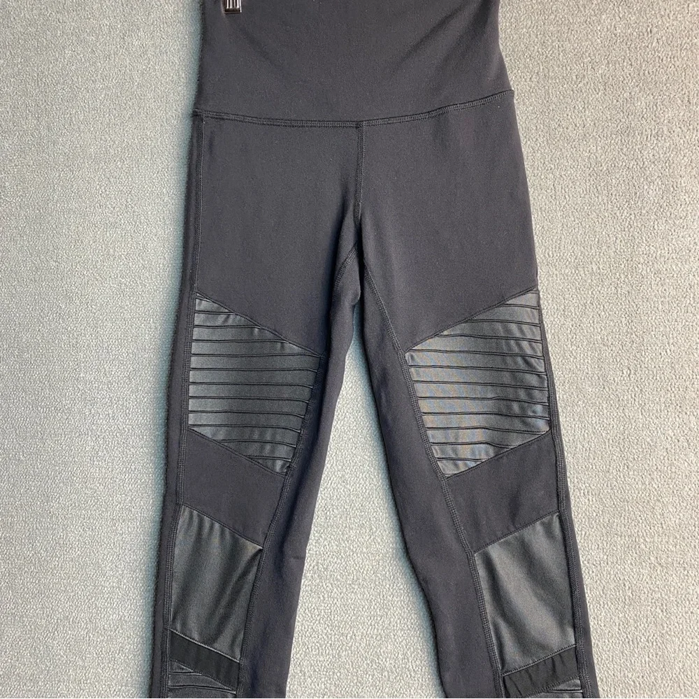 alo yoga High Waist Moto Legging size XS